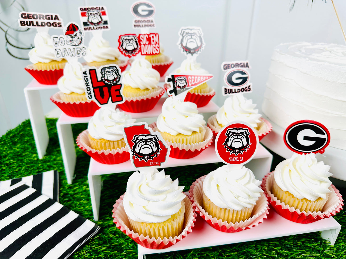 Georgia Bulldogs Cupcake Toppers (24 Pieces)