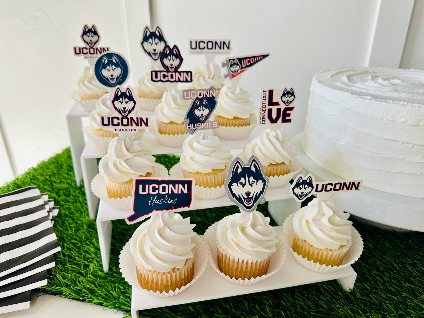 UConn Huskies Cupcake Toppers (24 Pieces)