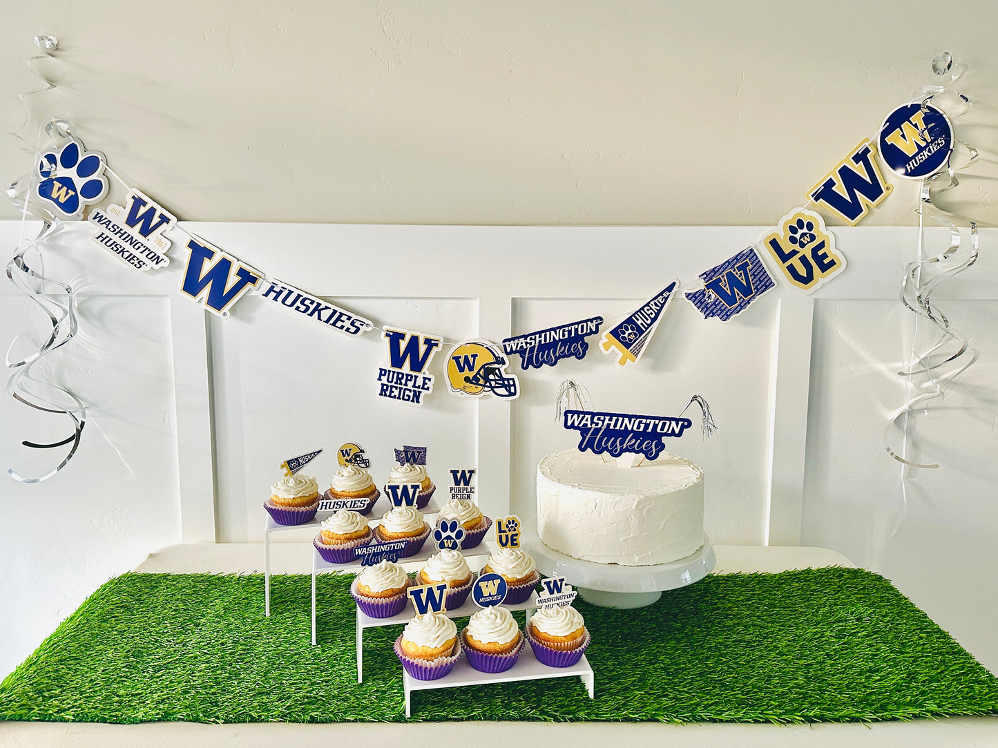 Washington Huskies Party Decorations with Banner and Cupcake Toppers (42 Pieces)
